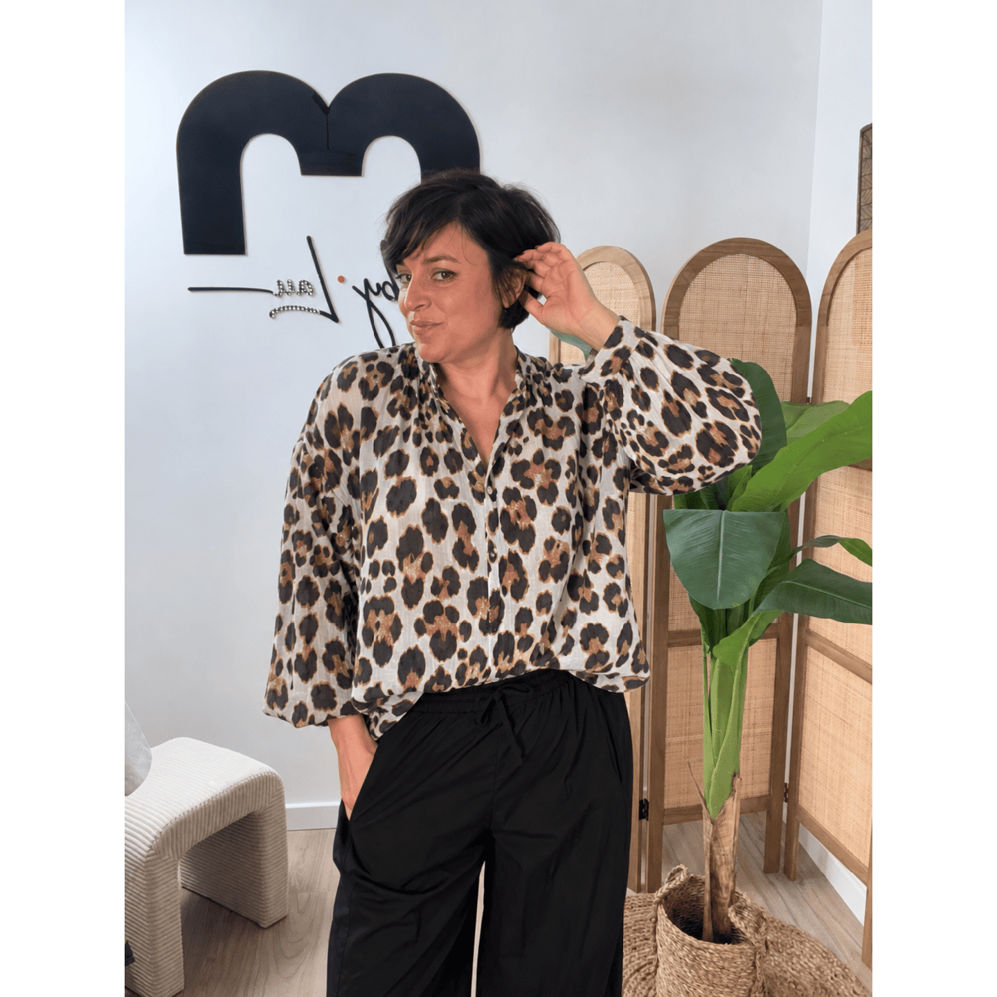 blouse-leopard-femme-fluide-col-v-imprime-animalier